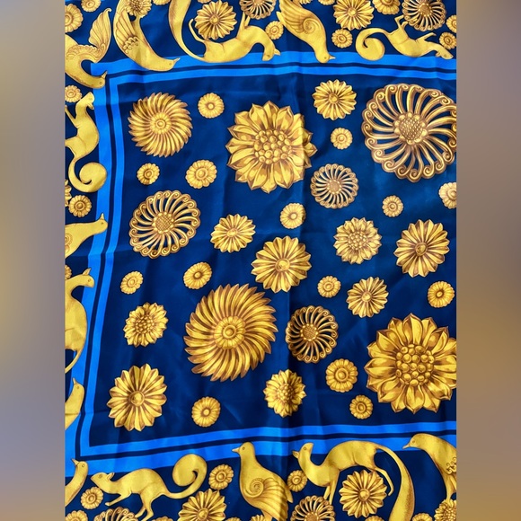 Gorgeous! Lanvin Paris 100% silk scarf with hand rolled edges - Picture 3 of 8